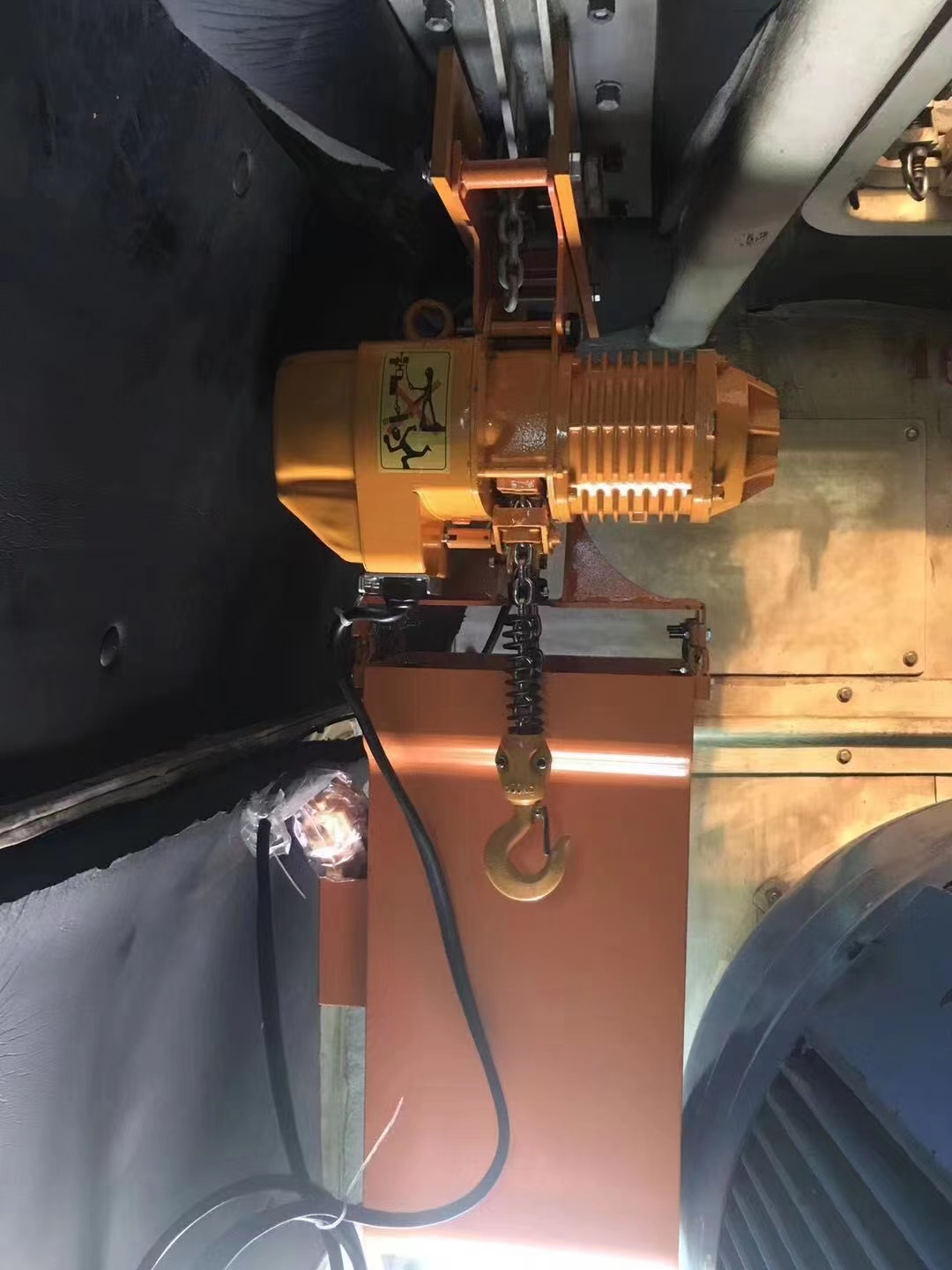 Hoist used for the wind project02